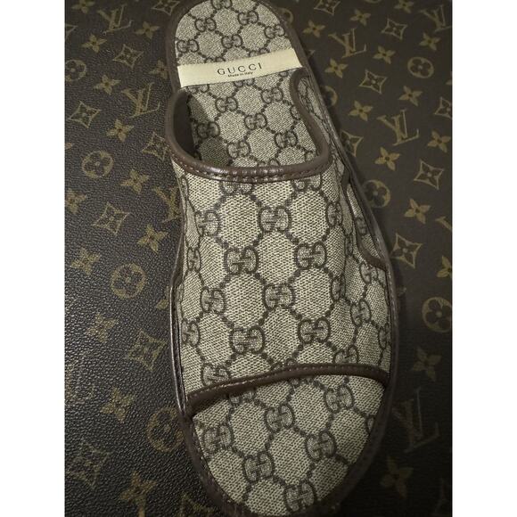 NWOT COA Gucci GG Supreme Leather Slip-on W/ Dust Bags - Picture 2 of 16